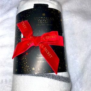 Victoria’s Secret holiday scarf